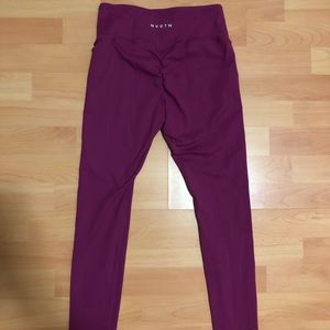 NVGTN SCRUNCH BUTT LEGGINGS